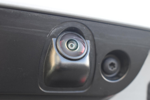 Volvo XC40 B4 211PK Automaat Plus Dark / Navigatie / Adaptive Cruise / Harman Kardon / Stuur- & Stoelverwarming / Elektrische achterklep / Achteruitrijcamera / Elektrische stoelverst. met geheugen / Trekhaak