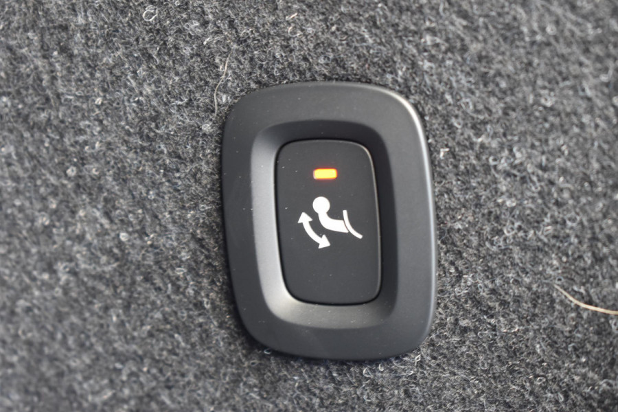 Volvo XC40 B4 211PK Automaat Plus Dark / Navigatie / Adaptive Cruise / Harman Kardon / Stuur- & Stoelverwarming / Elektrische achterklep / Achteruitrijcamera / Elektrische stoelverst. met geheugen / Trekhaak