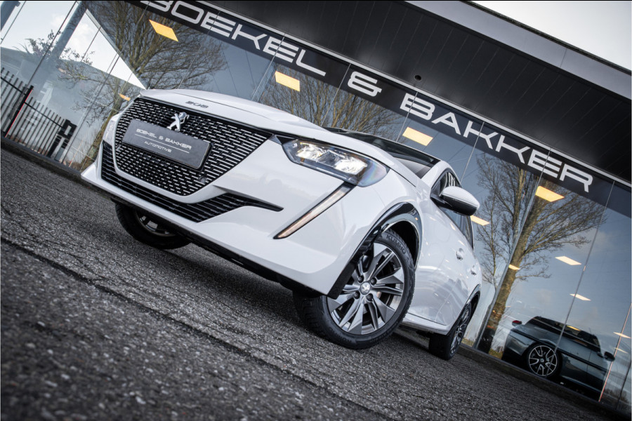 Peugeot e-208 EV Allure 50 kWh ** Camera ** Stoelverwarming ** Rijbereik tot 340km (WLTP)