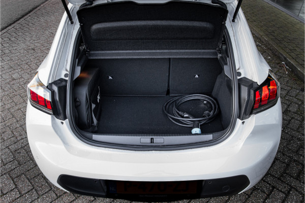 Peugeot e-208 EV Allure 50 kWh ** Camera ** Stoelverwarming ** Rijbereik tot 340km (WLTP)