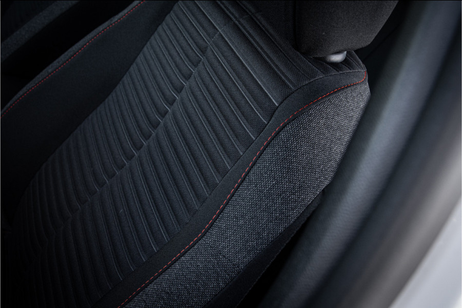 Peugeot e-208 EV Allure 50 kWh ** Camera ** Stoelverwarming ** Rijbereik tot 340km (WLTP)