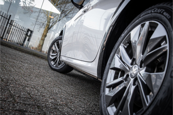 Peugeot e-208 EV Allure 50 kWh ** Camera ** Stoelverwarming ** Rijbereik tot 340km (WLTP)