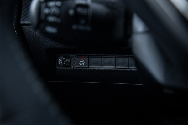 Peugeot e-208 EV Allure 50 kWh ** Camera ** Stoelverwarming ** Rijbereik tot 340km (WLTP)