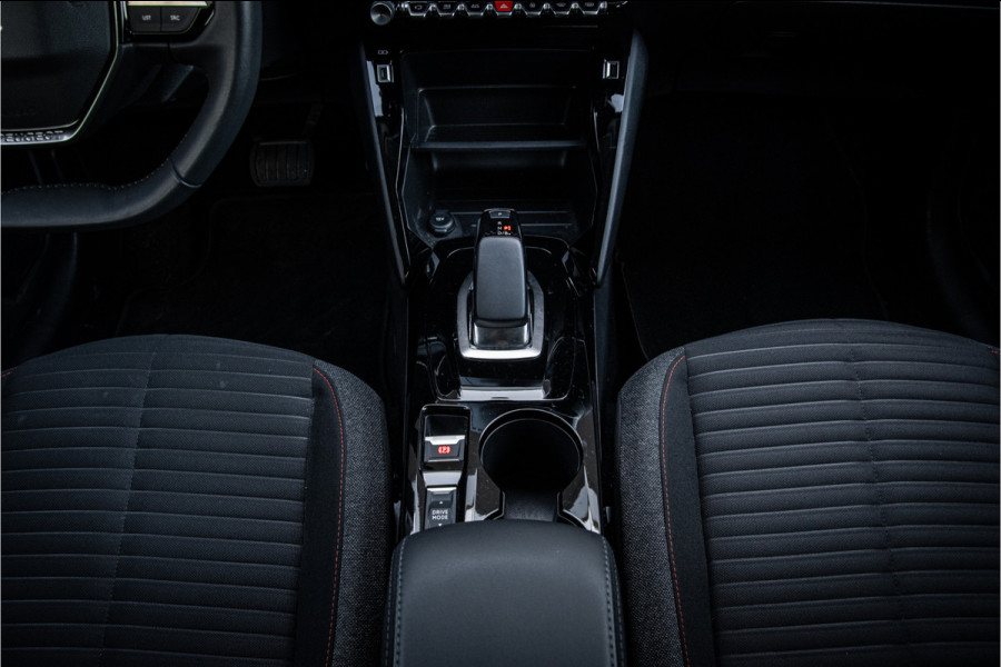 Peugeot e-208 EV Allure 50 kWh ** Camera ** Stoelverwarming ** Rijbereik tot 340km (WLTP)