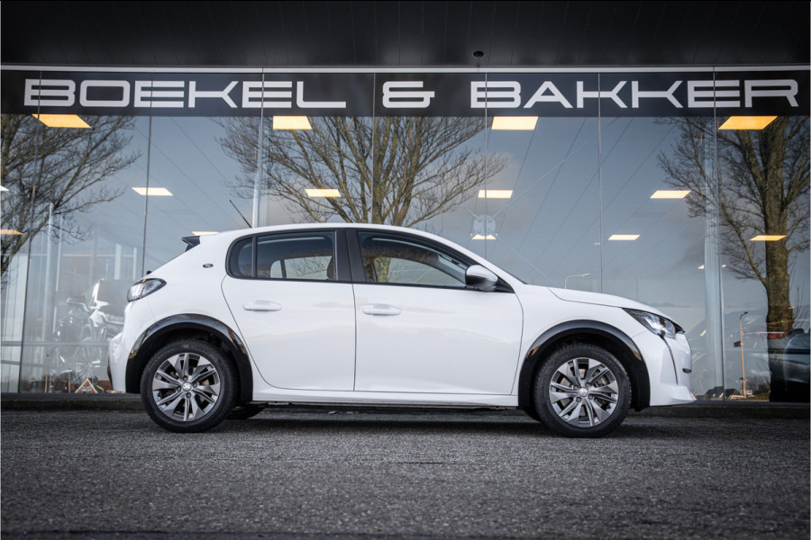 Peugeot e-208 EV Allure 50 kWh ** Camera ** Stoelverwarming ** Rijbereik tot 340km (WLTP)