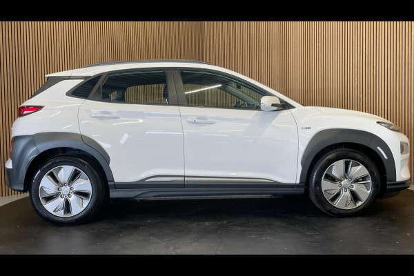 Hyundai Kona EV Comfort 64 kWh|FACELIFT|3-FASE|ACC|CAMERA|CARPLAY|NAVI|NL- AUTO|NAP|INCL. BTW|1e EIG.|