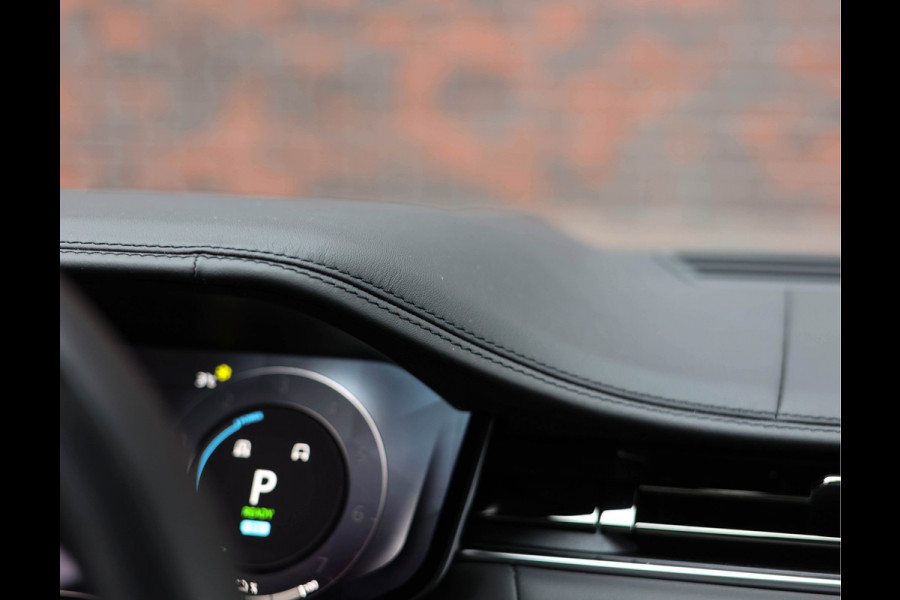 Land Rover Range Rover P550e Autobiography | 23Inch SV - Meridian Signature