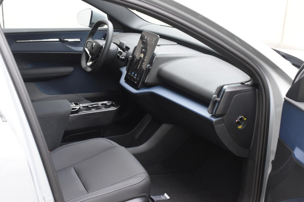Volvo EX30 272PK Ext. Range Core / Adaptieve Cruise Control/ Climate Pack / Extra getint glas / Dodehoek Detectie / Parkeersensoren/ Achteruitrijcamera/ Warmtepomp/ Google Services/