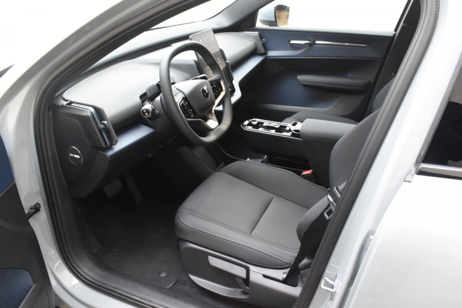 Volvo EX30 272PK Ext. Range Core / Adaptieve Cruise Control/ Climate Pack / Extra getint glas / Dodehoek Detectie / Parkeersensoren/ Achteruitrijcamera/ Warmtepomp/ Google Services/