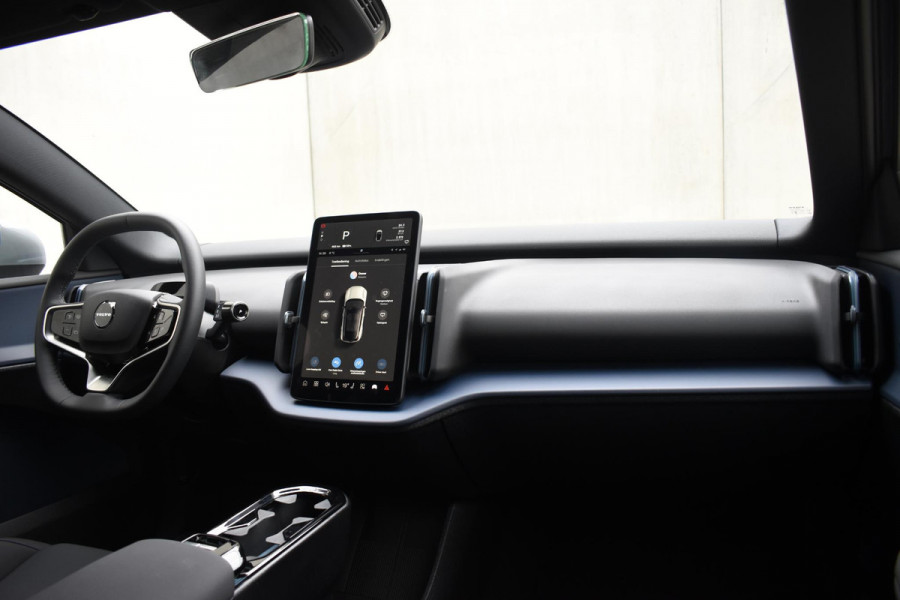 Volvo EX30 272PK Ext. Range Core / Adaptieve Cruise Control/ Climate Pack / Extra getint glas / Dodehoek Detectie / Parkeersensoren/ Achteruitrijcamera/ Warmtepomp/ Google Services/