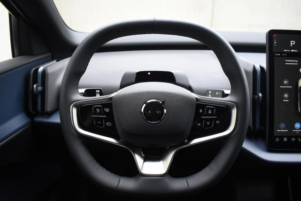 Volvo EX30 272PK Ext. Range Core / Adaptieve Cruise Control/ Climate Pack / Extra getint glas / Dodehoek Detectie / Parkeersensoren/ Achteruitrijcamera/ Warmtepomp/ Google Services/