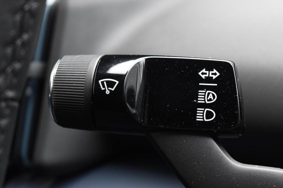 Volvo EX30 272PK Ext. Range Core / Adaptieve Cruise Control/ Climate Pack / Extra getint glas / Dodehoek Detectie / Parkeersensoren/ Achteruitrijcamera/ Warmtepomp/ Google Services/