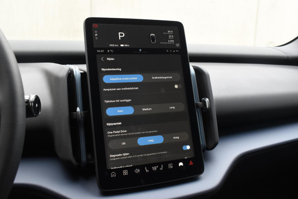 Volvo EX30 272PK Ext. Range Core / Adaptieve Cruise Control/ Climate Pack / Extra getint glas / Dodehoek Detectie / Parkeersensoren/ Achteruitrijcamera/ Warmtepomp/ Google Services/