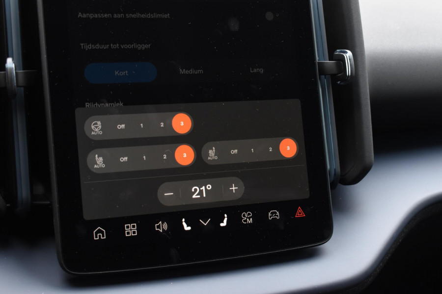 Volvo EX30 272PK Ext. Range Core / Adaptieve Cruise Control/ Climate Pack / Extra getint glas / Dodehoek Detectie / Parkeersensoren/ Achteruitrijcamera/ Warmtepomp/ Google Services/