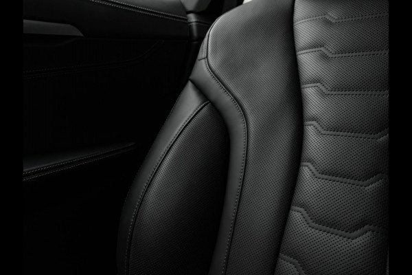 BMW 8 Serie 840i Coupé - High Executive - Driving Ass Prof - Laserlight - Soft Close Portieren