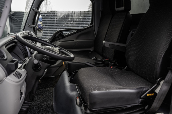 FUSO Canter 3C15 | Bakwagen met laadklep | Automaat | 1000KG Laadklep | Airco