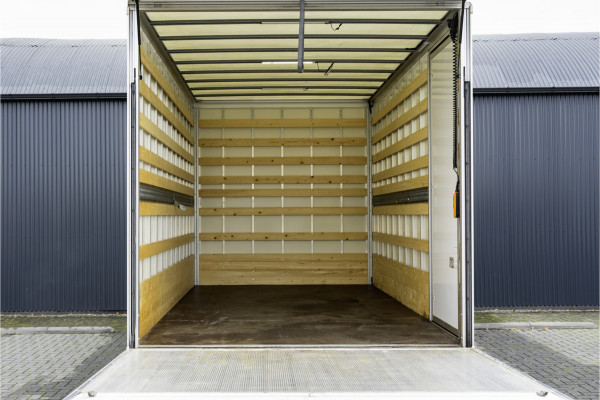 FUSO Canter 3C15 | Bakwagen met laadklep | Automaat | 1000KG Laadklep | Airco