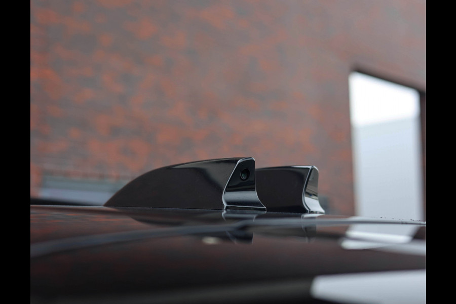 Land Rover Range Rover P550e Autobiography | 23Inch SV - Meridian Signature