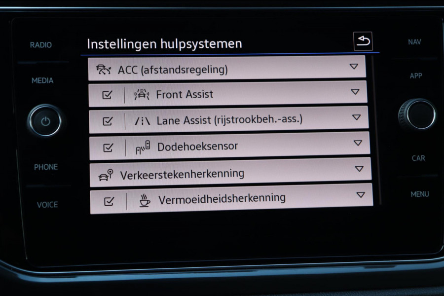 Volkswagen T-Roc 1.5 TSI R-Line / VIRTUAL / CAMERA / ACC / CARPLAY / STOELVERW