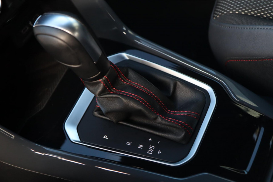 Volkswagen T-Roc 1.5 TSI R-Line / VIRTUAL / CAMERA / ACC / CARPLAY / STOELVERW