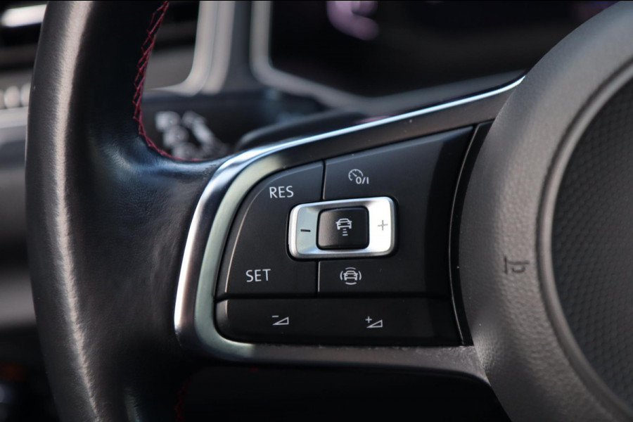 Volkswagen T-Roc 1.5 TSI R-Line / VIRTUAL / CAMERA / ACC / CARPLAY / STOELVERW