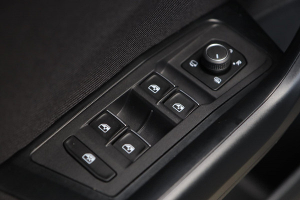 Volkswagen T-Roc 1.5 TSI R-Line / VIRTUAL / CAMERA / ACC / CARPLAY / STOELVERW