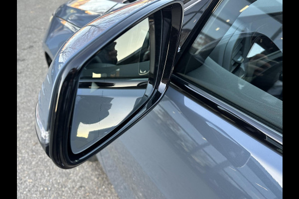 BMW 1-serie 118i Executive Edition M SPORT | HARMAN & KARDON | ELEKTRISCHE ACHTERKLEP | CAMERA | ADAPTIVE CRUISE CONTROL | STOEL- & STUURVERWARMING | HEAD-UP | 19 INCH | INDIVIDUAL KLEUR STORM BAY METALLIC BOMVOL OPTIES