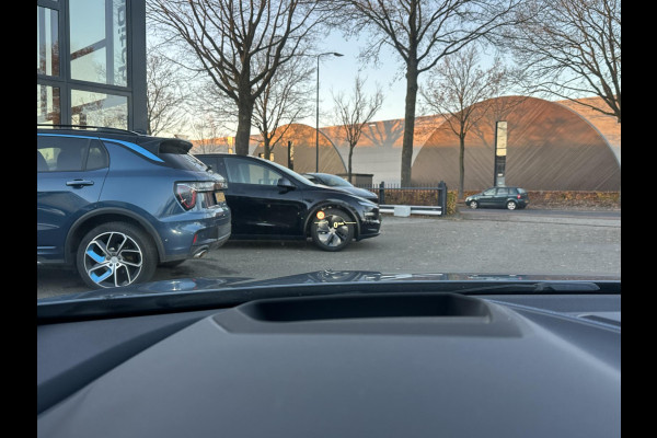 BMW 1-serie 118i Executive Edition M SPORT | HARMAN & KARDON | ELEKTRISCHE ACHTERKLEP | CAMERA | ADAPTIVE CRUISE CONTROL | STOEL- & STUURVERWARMING | HEAD-UP | 19 INCH | INDIVIDUAL KLEUR STORM BAY METALLIC BOMVOL OPTIES