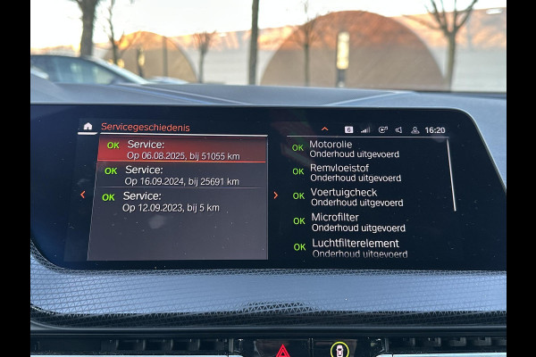 BMW 1-serie 118i Executive Edition M SPORT | HARMAN & KARDON | ELEKTRISCHE ACHTERKLEP | CAMERA | ADAPTIVE CRUISE CONTROL | STOEL- & STUURVERWARMING | HEAD-UP | 19 INCH | INDIVIDUAL KLEUR STORM BAY METALLIC BOMVOL OPTIES