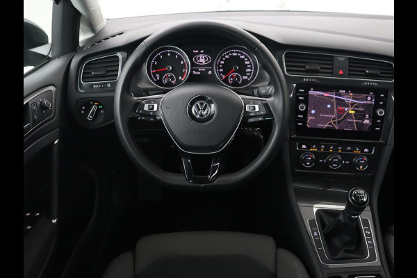 Volkswagen Golf 1.0 TSI Comfortline Business | Panoramadak | Trekhaak | Stoelverwarming | Full LED | Camera | Park Assist | Carplay | Navigatie | Adaptive cruise | DAB | Massage | Climate control