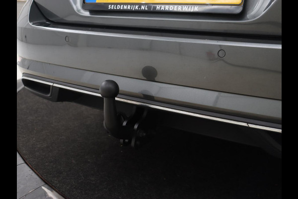 Volkswagen Golf 1.0 TSI Comfortline Business | Panoramadak | Trekhaak | Stoelverwarming | Full LED | Camera | Park Assist | Carplay | Navigatie | Adaptive cruise | DAB | Massage | Climate control