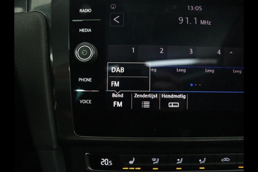 Volkswagen Golf 1.0 TSI Comfortline Business | Panoramadak | Trekhaak | Stoelverwarming | Full LED | Camera | Park Assist | Carplay | Navigatie | Adaptive cruise | DAB | Massage | Climate control