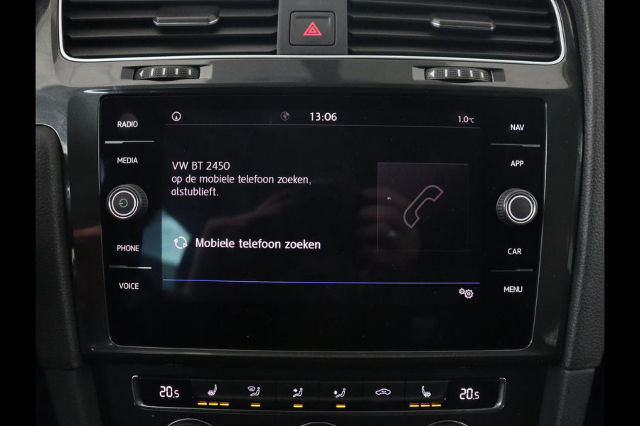 Volkswagen Golf 1.0 TSI Comfortline Business | Panoramadak | Trekhaak | Stoelverwarming | Full LED | Camera | Park Assist | Carplay | Navigatie | Adaptive cruise | DAB | Massage | Climate control