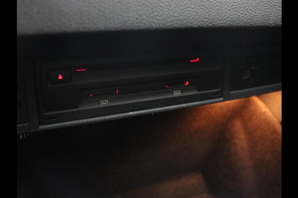 Volkswagen Golf 1.0 TSI Comfortline Business | Panoramadak | Trekhaak | Stoelverwarming | Full LED | Camera | Park Assist | Carplay | Navigatie | Adaptive cruise | DAB | Massage | Climate control