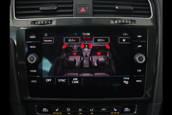 Volkswagen Golf 1.0 TSI Comfortline Business | Panoramadak | Trekhaak | Stoelverwarming | Full LED | Camera | Park Assist | Carplay | Navigatie | Adaptive cruise | DAB | Massage | Climate control