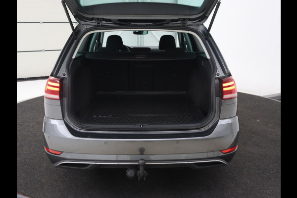 Volkswagen Golf 1.0 TSI Comfortline Business | Panoramadak | Trekhaak | Stoelverwarming | Full LED | Camera | Park Assist | Carplay | Navigatie | Adaptive cruise | DAB | Massage | Climate control