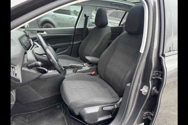 Peugeot 308 1.2 PureTech Blue Lion | Panoramadak | Navigatie | Lichtmetalen Velgen | Parkeersensoren |