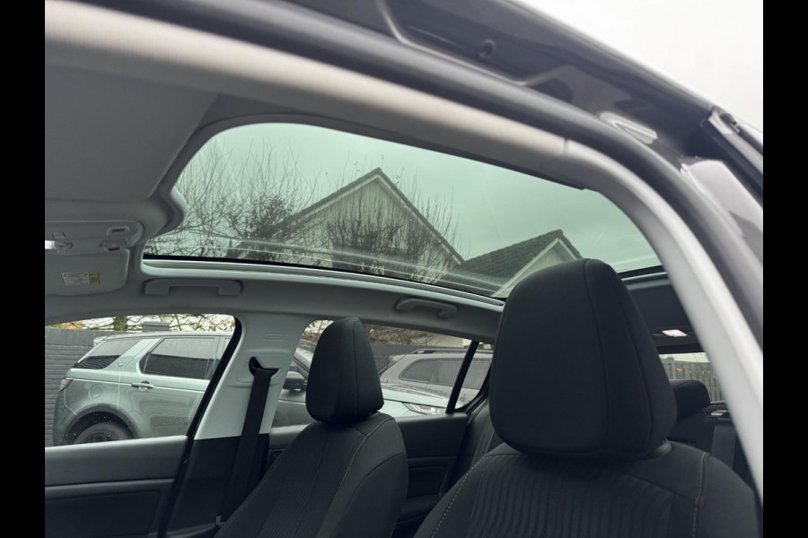 Peugeot 308 1.2 PureTech Blue Lion | Panoramadak | Navigatie | Lichtmetalen Velgen | Parkeersensoren |
