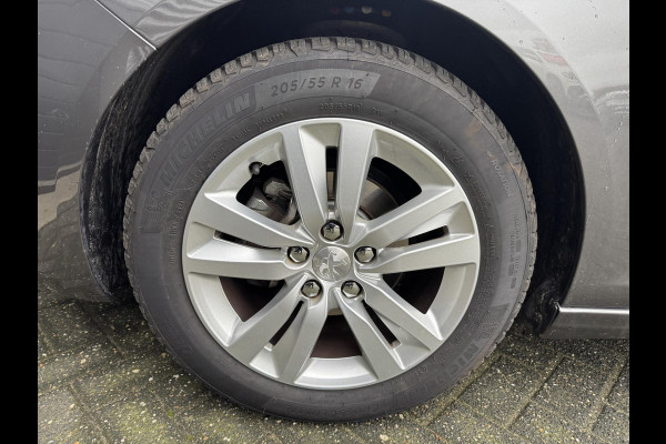 Peugeot 308 1.2 PureTech Blue Lion | Panoramadak | Navigatie | Lichtmetalen Velgen | Parkeersensoren |