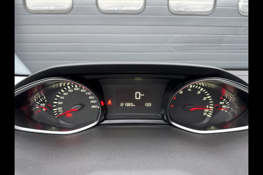 Peugeot 308 1.2 PureTech Blue Lion | Panoramadak | Navigatie | Lichtmetalen Velgen | Parkeersensoren |