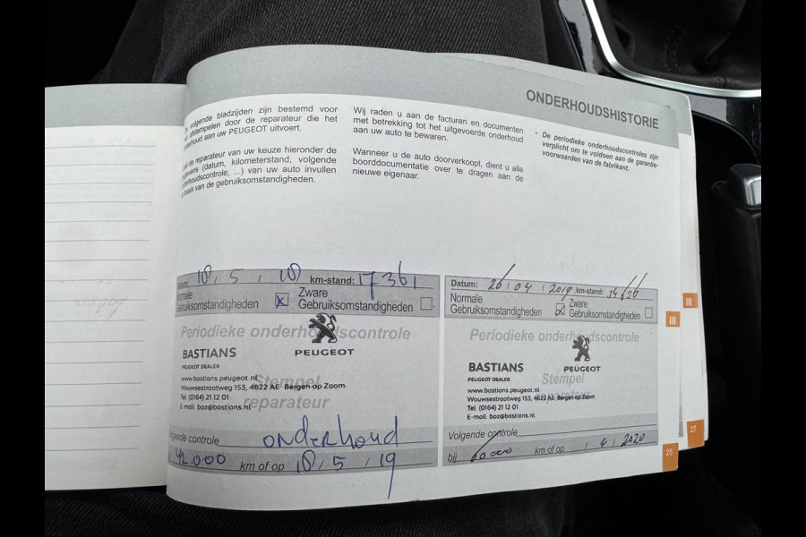 Peugeot 308 1.2 PureTech Blue Lion | Panoramadak | Navigatie | Lichtmetalen Velgen | Parkeersensoren |