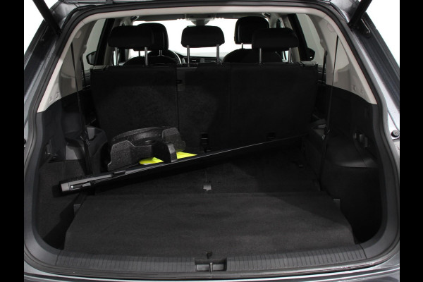 Volkswagen Tiguan Allspace 1.5 TSI DSG Comfortline 7p. | Climate Control | Camera | Parkeer sensoren | Trekhaak | Electrisch bedienbare achterklep | Stoelverwarming