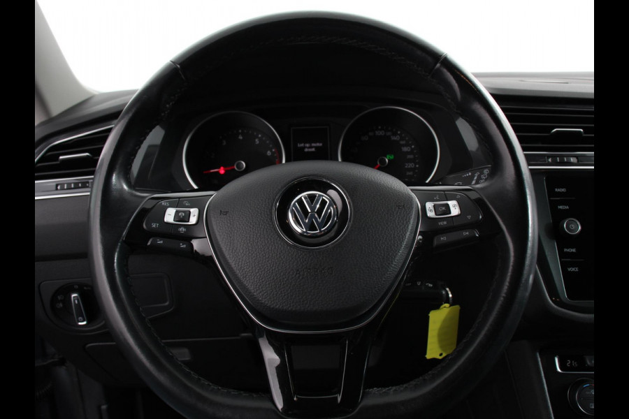 Volkswagen Tiguan Allspace 1.5 TSI DSG Comfortline 7p. | Climate Control | Camera | Parkeer sensoren | Trekhaak | Electrisch bedienbare achterklep | Stoelverwarming
