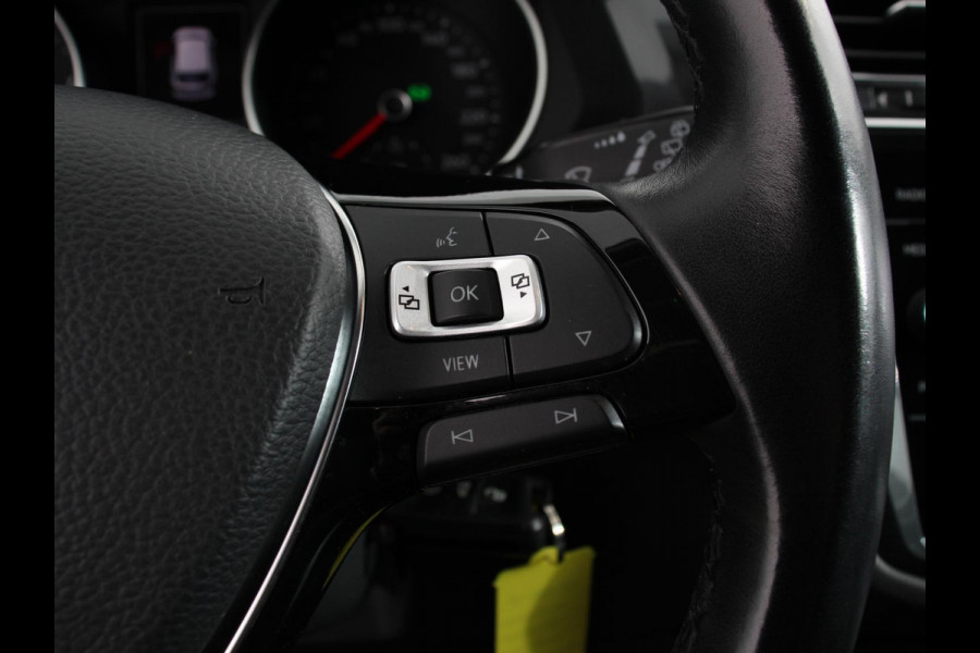 Volkswagen Tiguan Allspace 1.5 TSI DSG Comfortline 7p. | Climate Control | Camera | Parkeer sensoren | Trekhaak | Electrisch bedienbare achterklep | Stoelverwarming