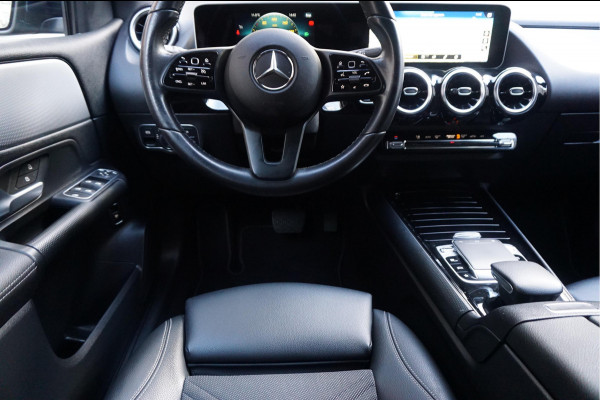 Mercedes-Benz B-Klasse 180 Business Solution Aut7 Night | NAP | Rijkelijk uitgevoerd | Apple Carplay | Camera | Parkeer assistent | Sportinterieur | Cruise + Lane | Sportvelgen | etc