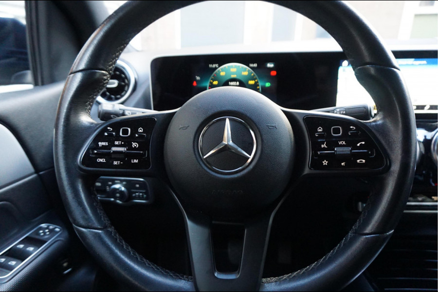Mercedes-Benz B-Klasse 180 Business Solution Aut7 Night | NAP | Rijkelijk uitgevoerd | Apple Carplay | Camera | Parkeer assistent | Sportinterieur | Cruise + Lane | Sportvelgen | etc