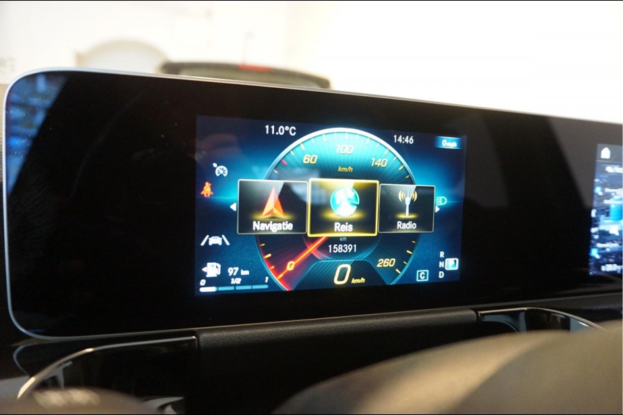 Mercedes-Benz B-Klasse 180 Business Solution Aut7 Night | NAP | Rijkelijk uitgevoerd | Apple Carplay | Camera | Parkeer assistent | Sportinterieur | Cruise + Lane | Sportvelgen | etc