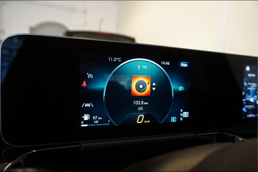 Mercedes-Benz B-Klasse 180 Business Solution Aut7 Night | NAP | Rijkelijk uitgevoerd | Apple Carplay | Camera | Parkeer assistent | Sportinterieur | Cruise + Lane | Sportvelgen | etc