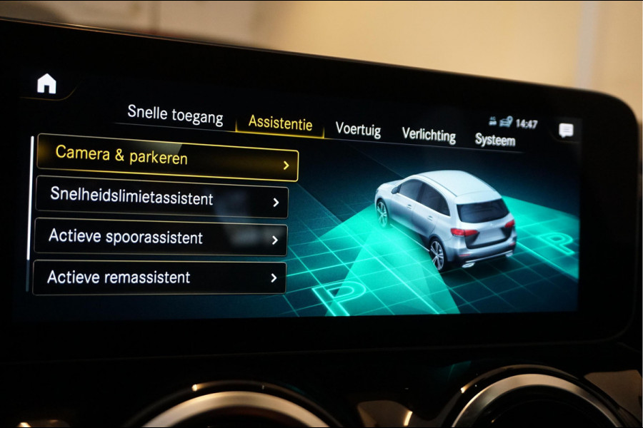 Mercedes-Benz B-Klasse 180 Business Solution Aut7 Night | NAP | Rijkelijk uitgevoerd | Apple Carplay | Camera | Parkeer assistent | Sportinterieur | Cruise + Lane | Sportvelgen | etc