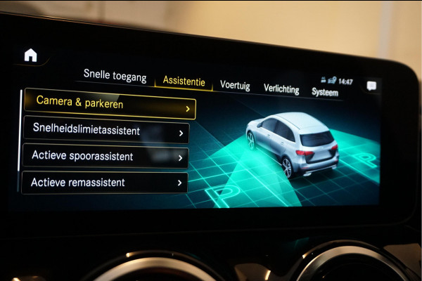 Mercedes-Benz B-Klasse 180 Business Solution Aut7 Night | NAP | Rijkelijk uitgevoerd | Apple Carplay | Camera | Parkeer assistent | Sportinterieur | Cruise + Lane | Sportvelgen | etc